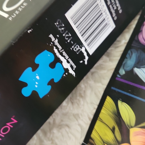 Buffalo Signatue Collection Flowers & Flyers 1000 Piece Puzzle - Picture 8 of 10